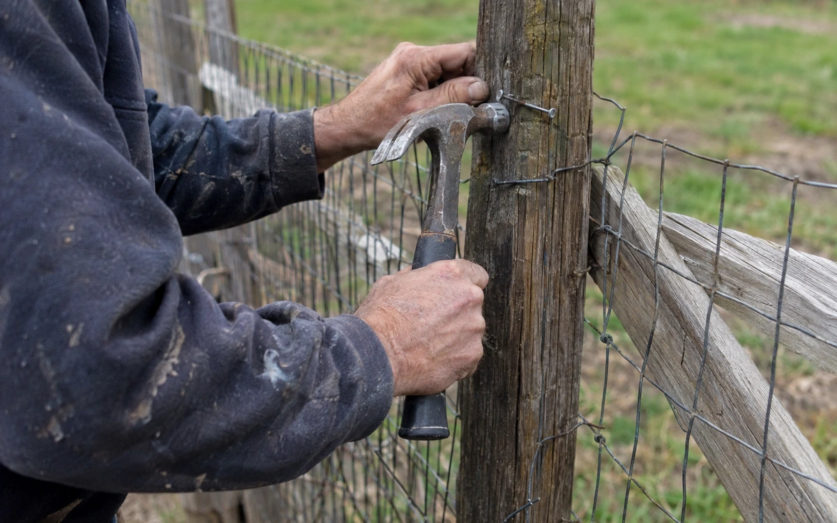 Emergency fence repair contractor